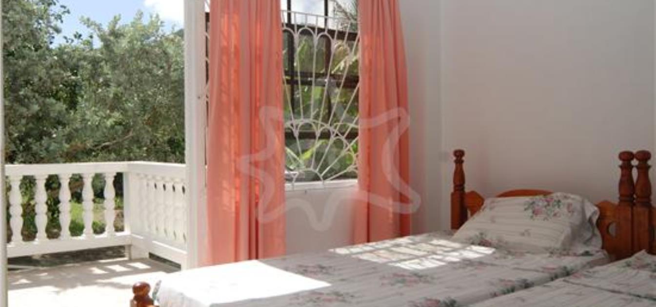 vacation-rentals/st-vincent-and-the-grenadines/bequia/lower-bay/twilight-cottage