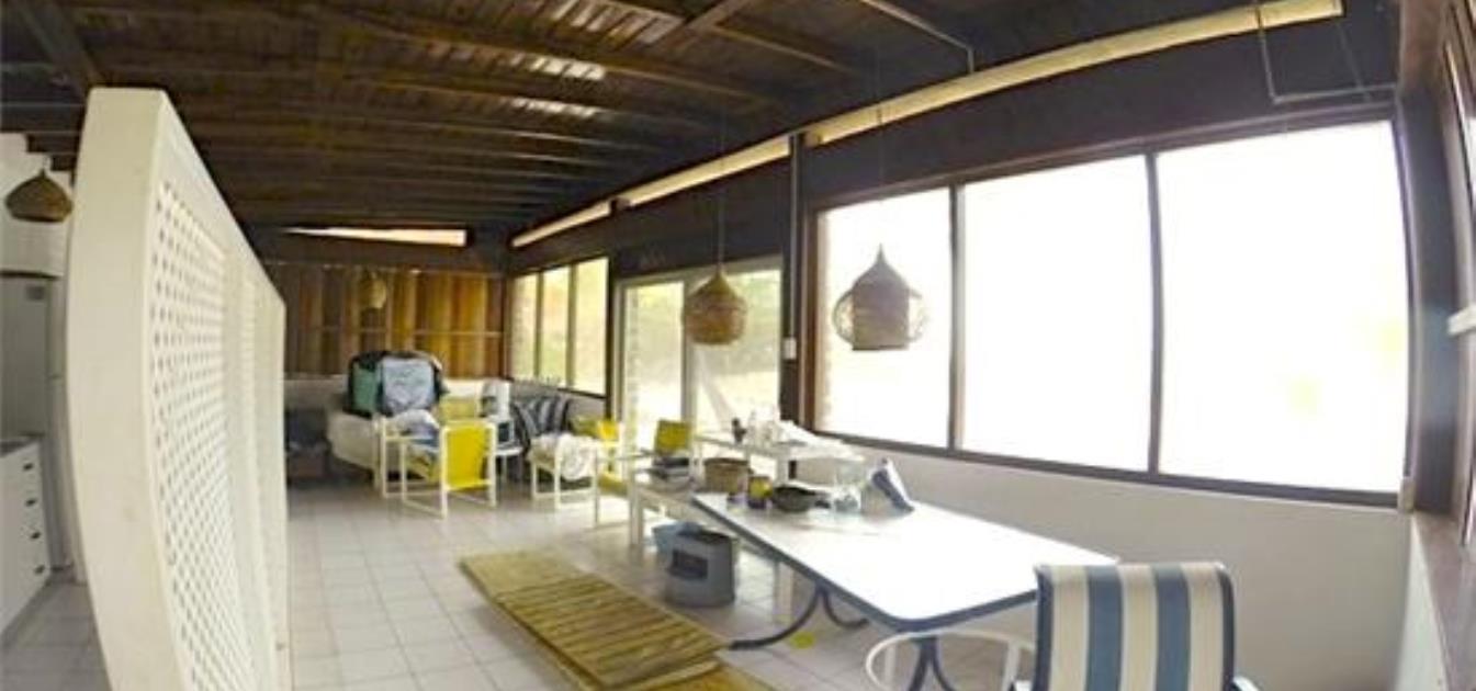 Beachfront Villa Hairoun