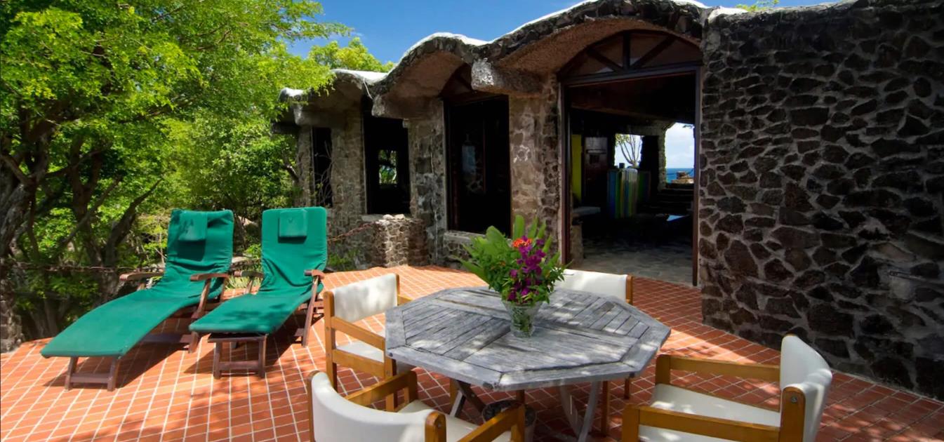 vacation-rentals/st-vincent-and-the-grenadines/bequia/moonhole/burke-house