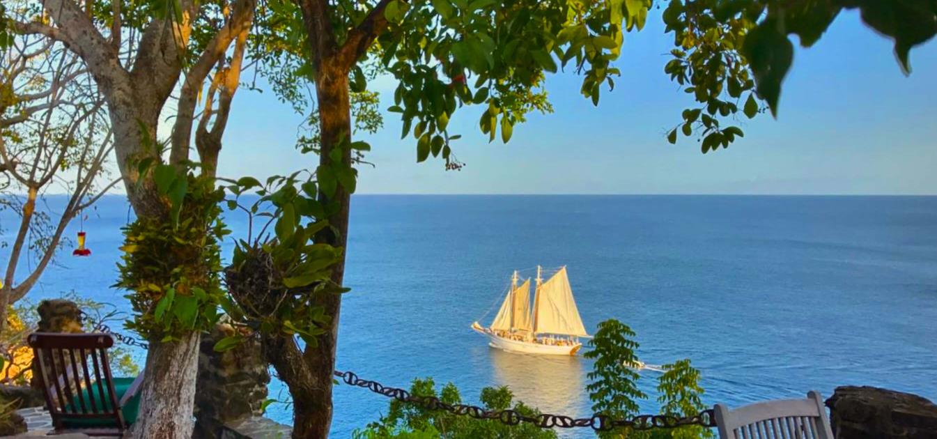 vacation-rentals/st-vincent-and-the-grenadines/bequia/moonhole/burke-house