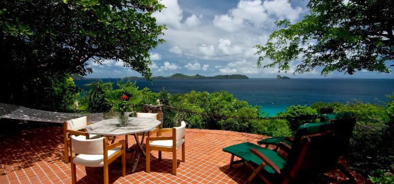 vacation-rentals/st-vincent-and-the-grenadines/bequia/moonhole/burke-house