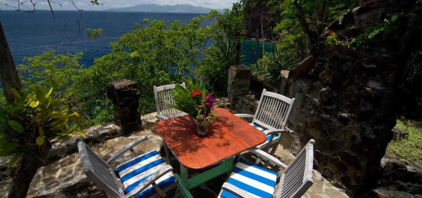 vacation-rentals/st-vincent-and-the-grenadines/bequia/moonhole/burke-house