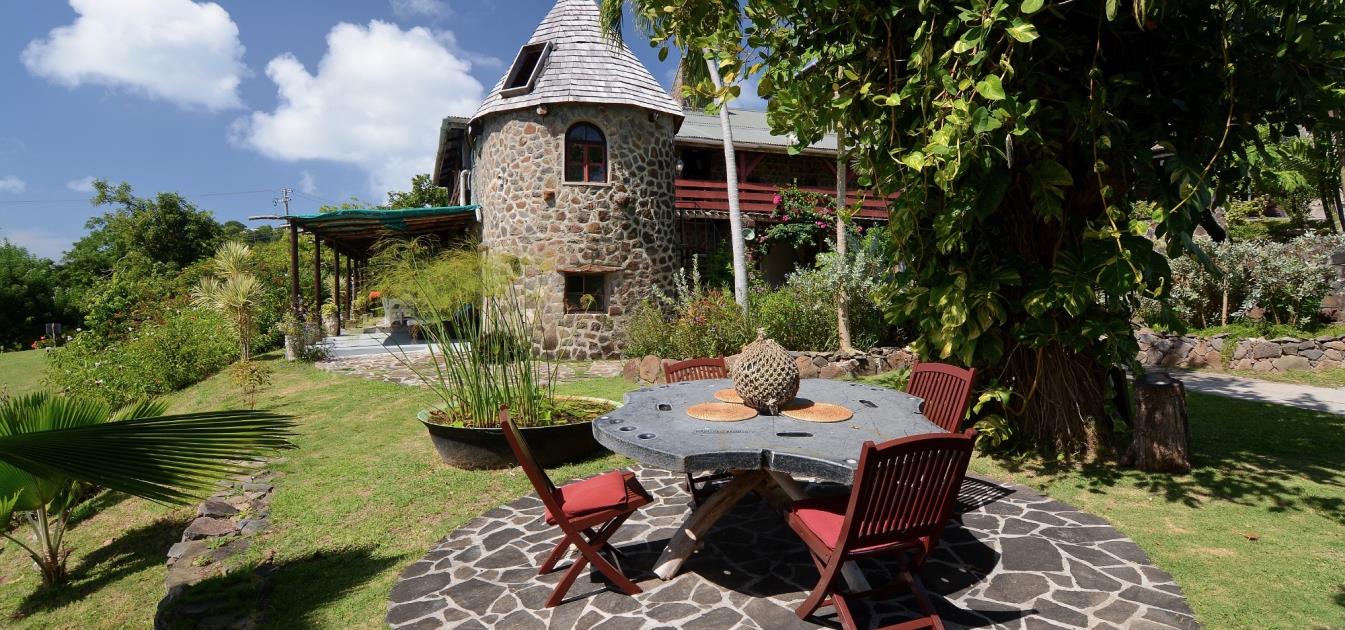 vacation-rentals/st-vincent-and-the-grenadines/bequia/mount-pleasant/the-old-fort