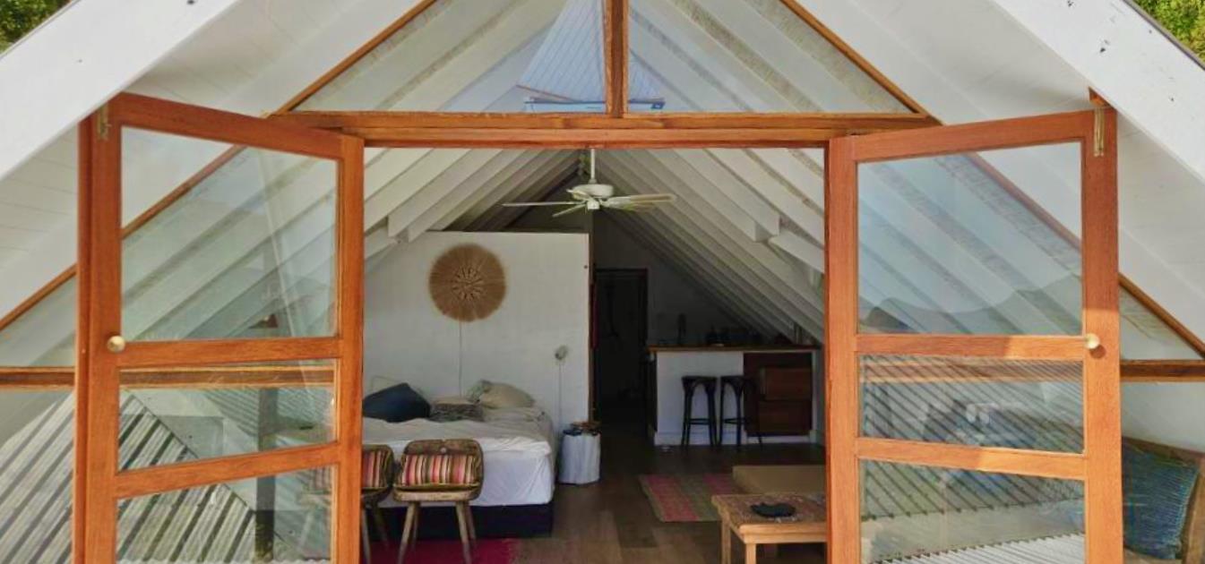 vacation-rentals/st-vincent-and-the-grenadines/bequia/ocar/harbour-view-upper-apartment