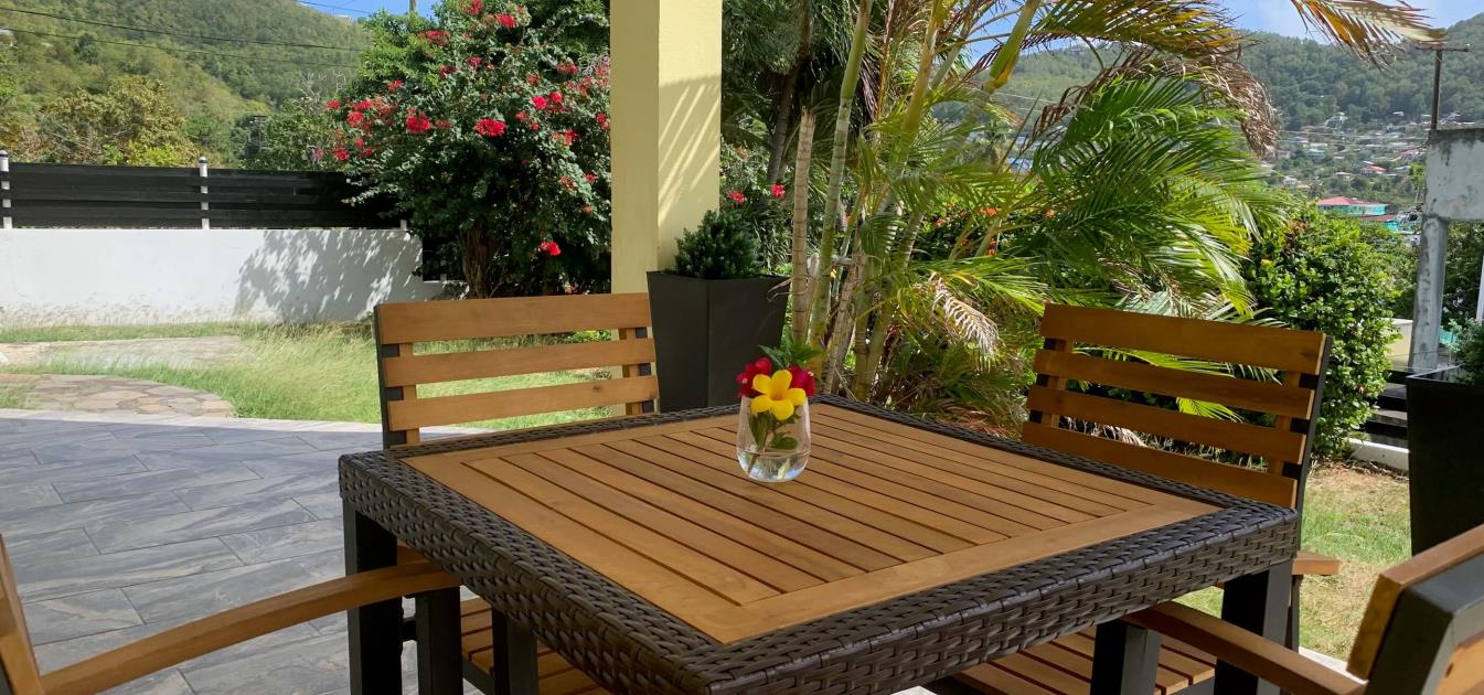 vacation-rentals/st-vincent-and-the-grenadines/bequia/hamilton/beach-view-apartment