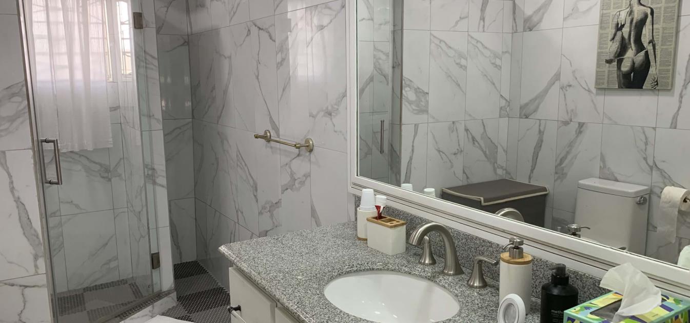 vacation-rentals/st-vincent-and-the-grenadines/bequia/hamilton/beach-view-apartment