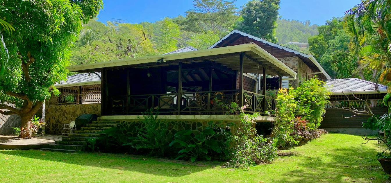 vacation-rentals/st-vincent-and-the-grenadines/bequia/belmont/stone-house-and-cottage