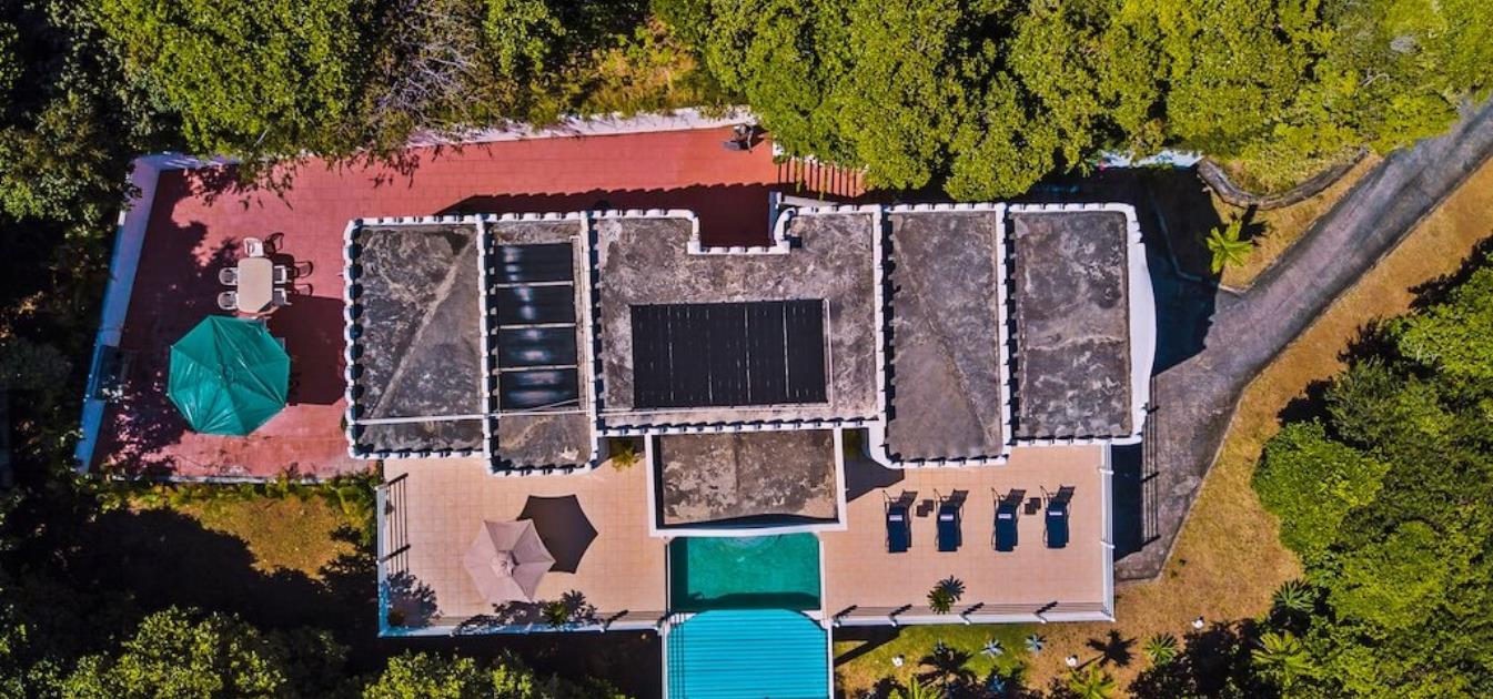 vacation-rentals/st-vincent-and-the-grenadines/bequia/hope-bay/camelot