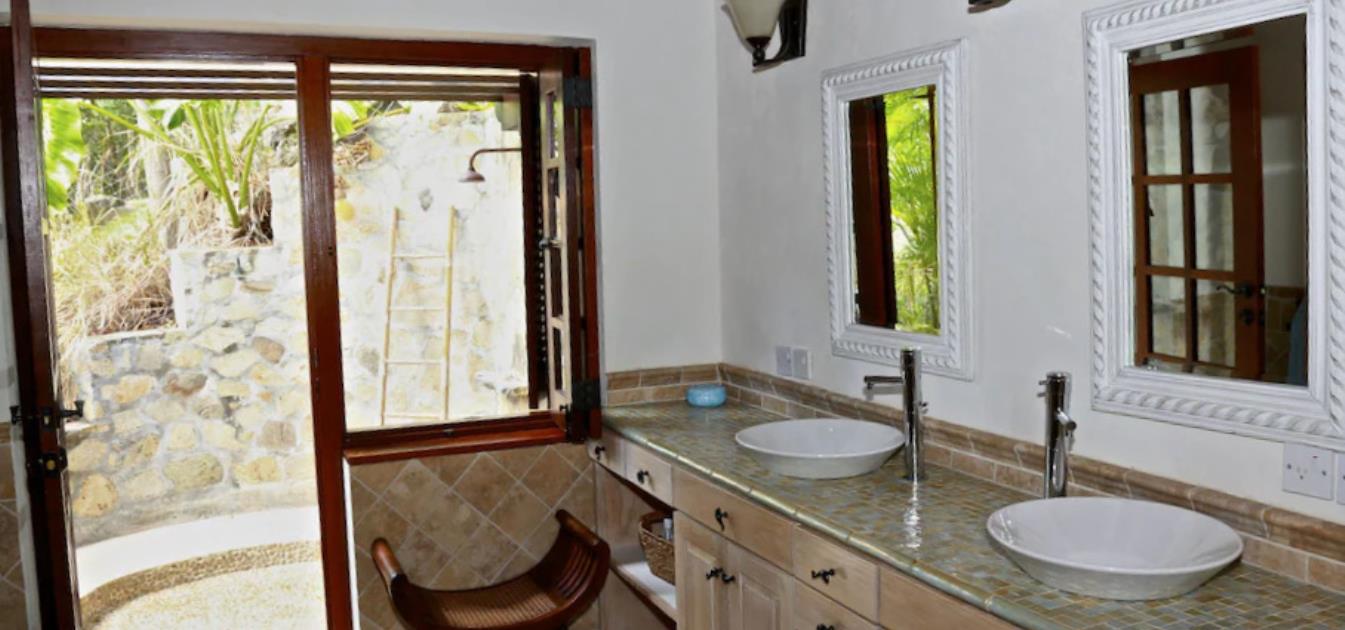 vacation-rentals/st-vincent-and-the-grenadines/bequia/hope-bay/sights-and-sounds