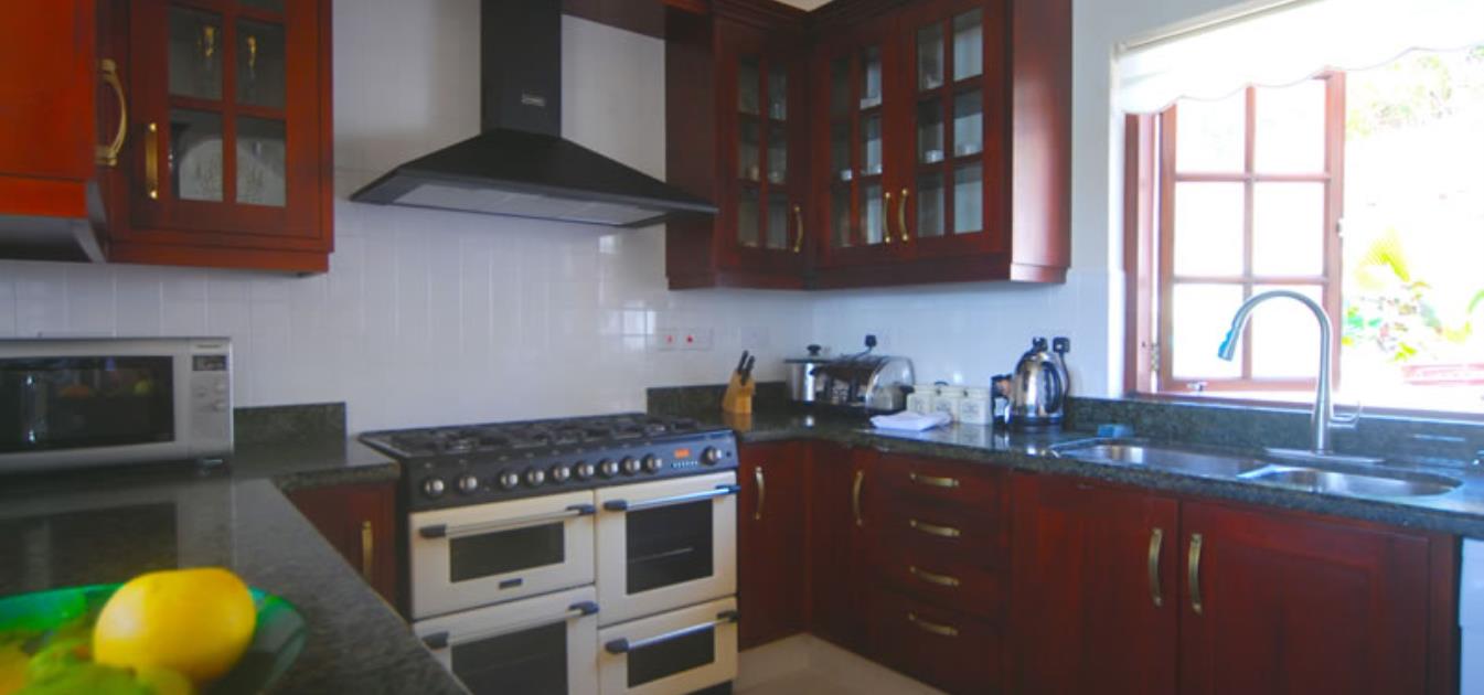 vacation-rentals/st-vincent-and-the-grenadines/bequia/crescent-bay/beachfront-plantation-house-ijeoma-divine-main-house