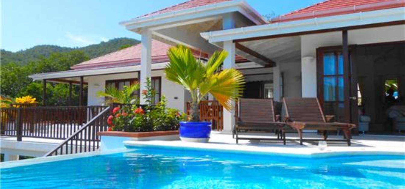 vacation-rentals/st-vincent-and-the-grenadines/bequia/crescent-bay/beachfront-plantation-house-ijeoma-panorama