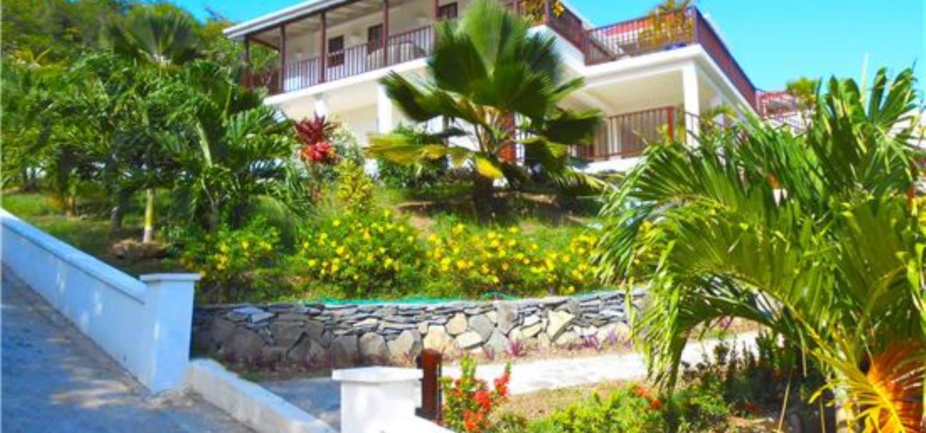 vacation-rentals/st-vincent-and-the-grenadines/bequia/crescent-bay/beachfront-plantation-house-ijeoma-shoreside