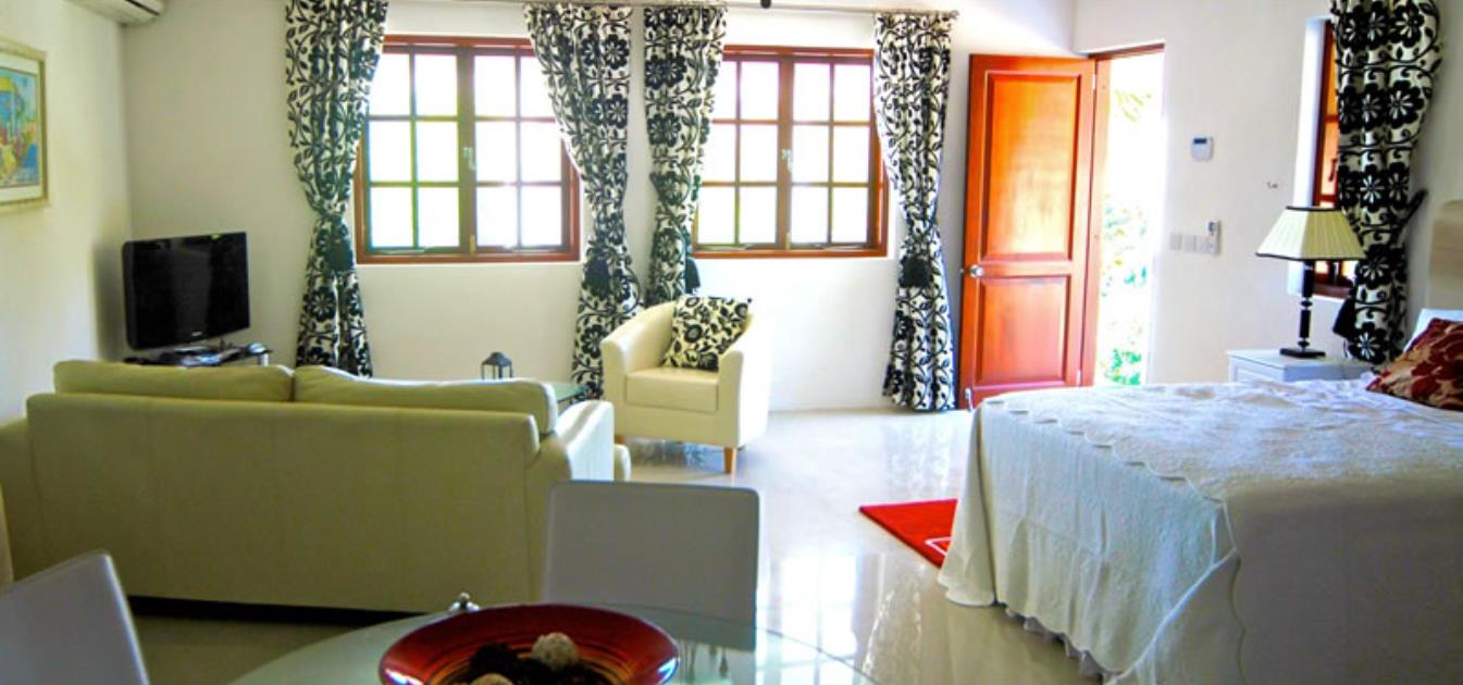 vacation-rentals/st-vincent-and-the-grenadines/bequia/crescent-bay/beachfront-plantation-house-ijeoma-tranquility