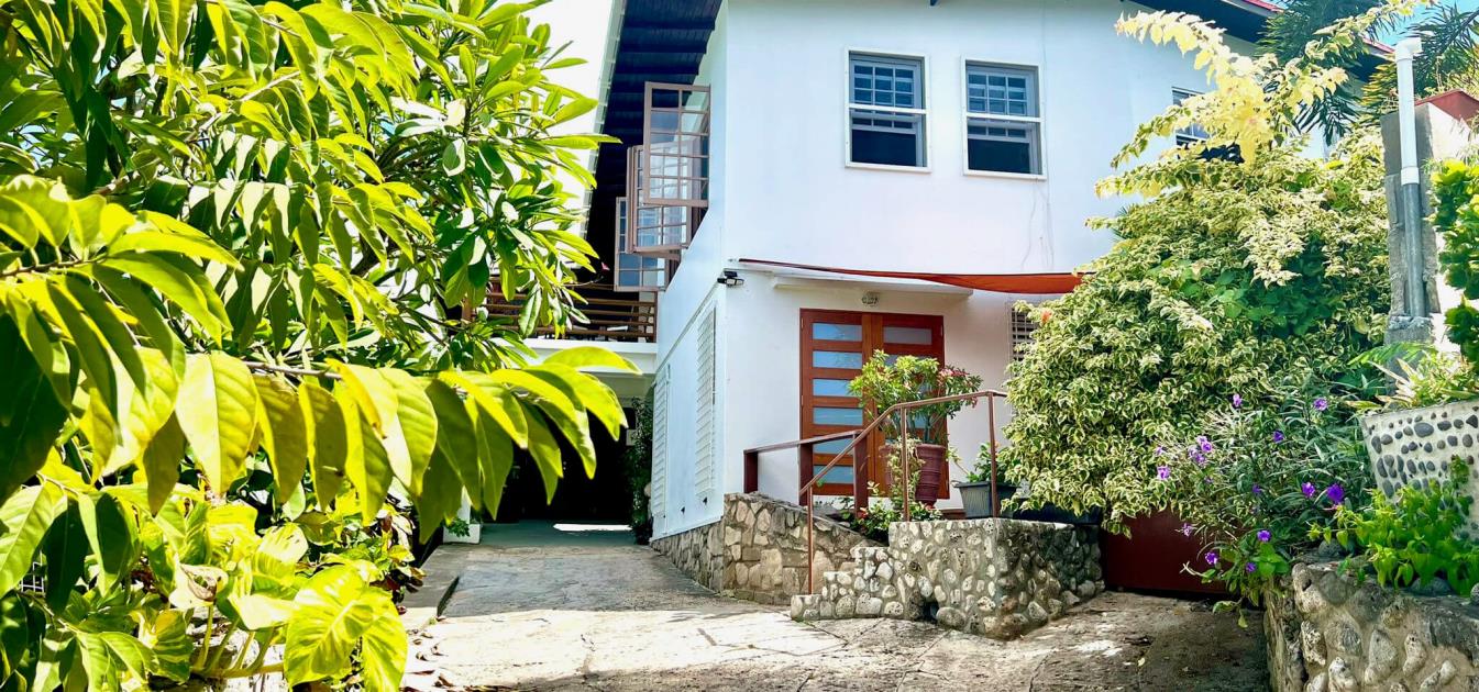 vacation-rentals/st-vincent-and-the-grenadines/bequia/lower-bay/coco's-villa