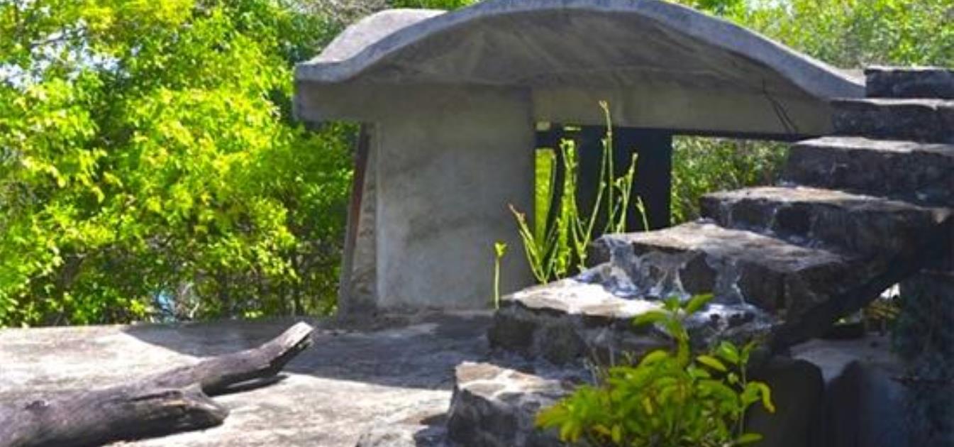 Moonhole Eco Property