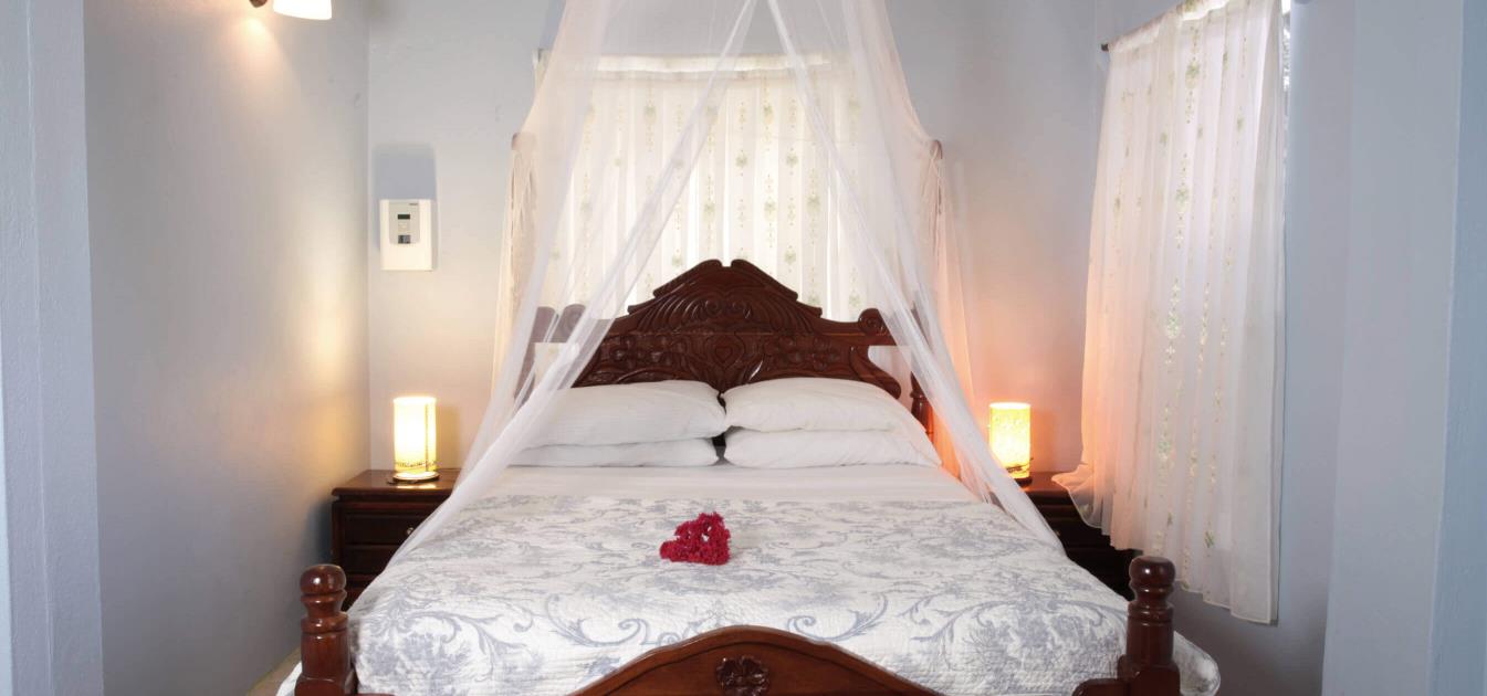 vacation-rentals/st-vincent-and-the-grenadines/bequia/lower-bay/captains-house