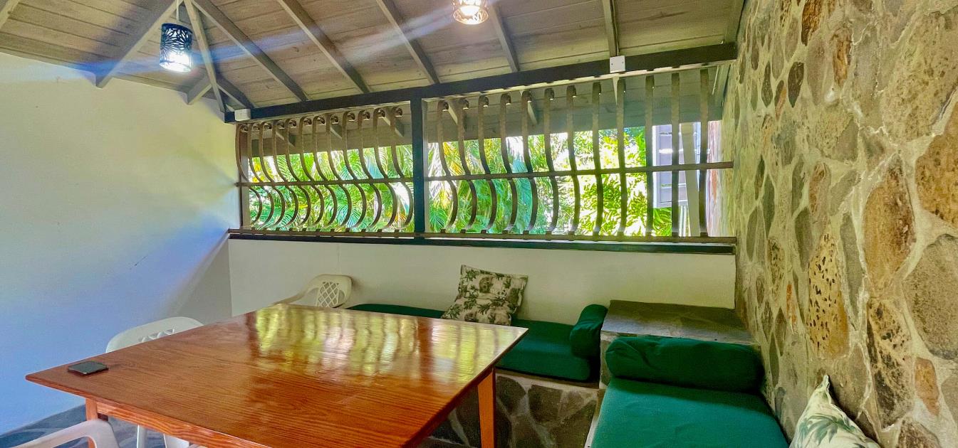 vacation-rentals/st-vincent-and-the-grenadines/bequia/belmont/stone-cottage