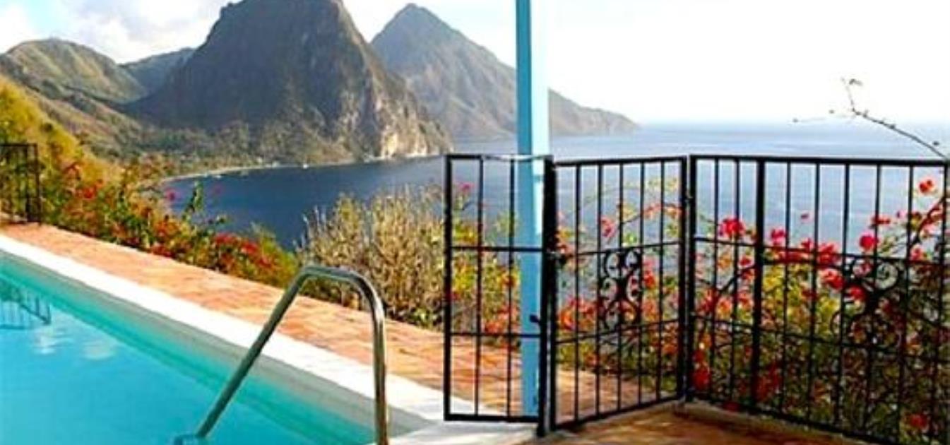 Les Pitons