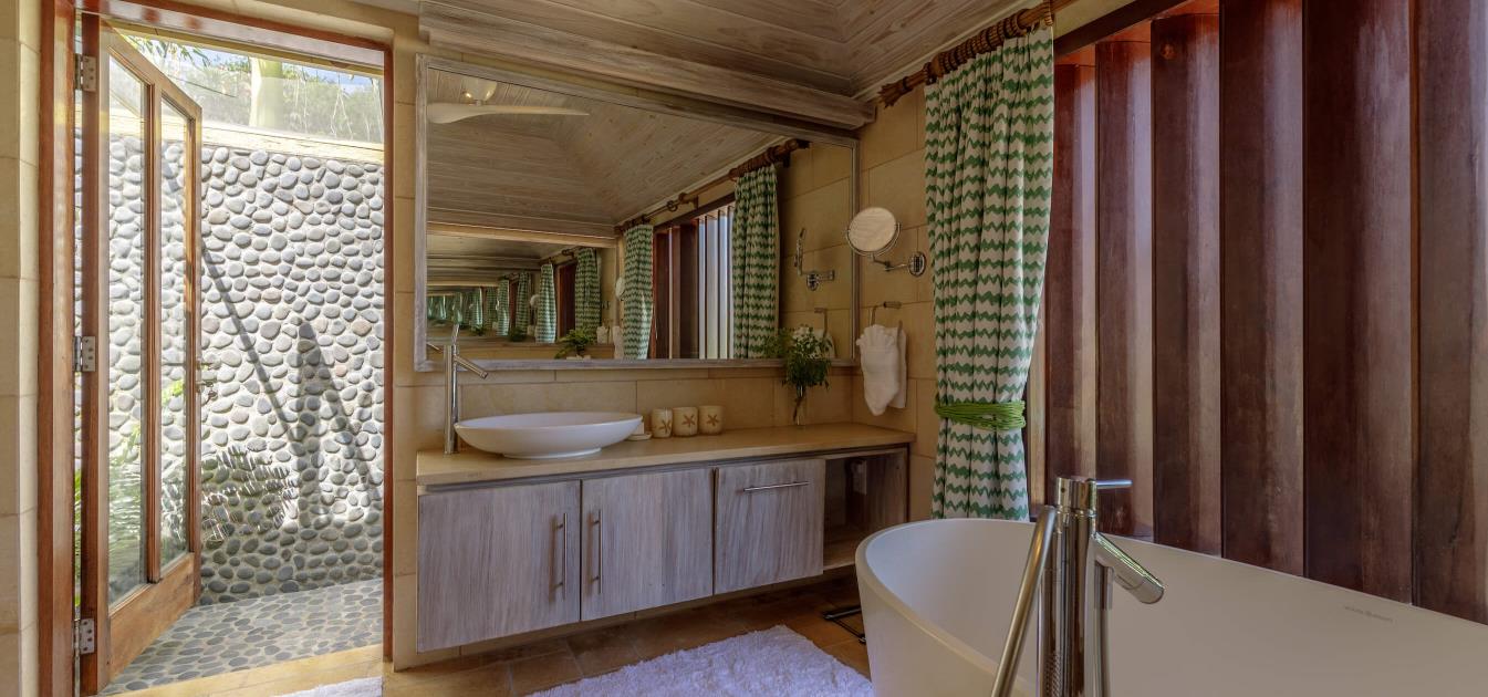 vacation-rentals/st-vincent-and-the-grenadines/mustique/central-hillside/ti-soleil