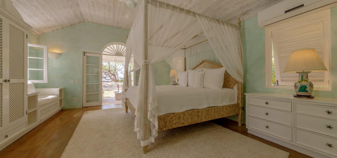 vacation-rentals/st-vincent-and-the-grenadines/mustique/l'anescoy-bay/ultramarine