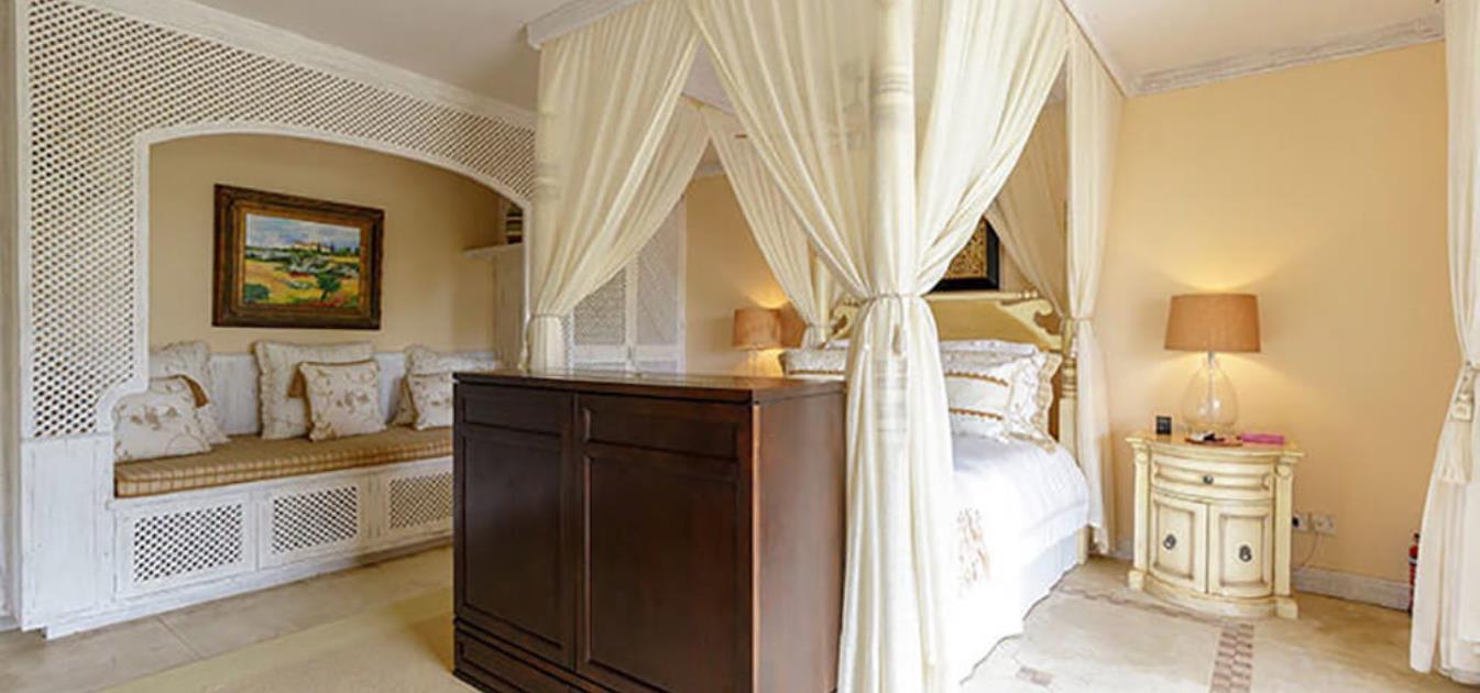 vacation-rentals/st-vincent-and-the-grenadines/mustique/central-hillside/blackstone-mustique