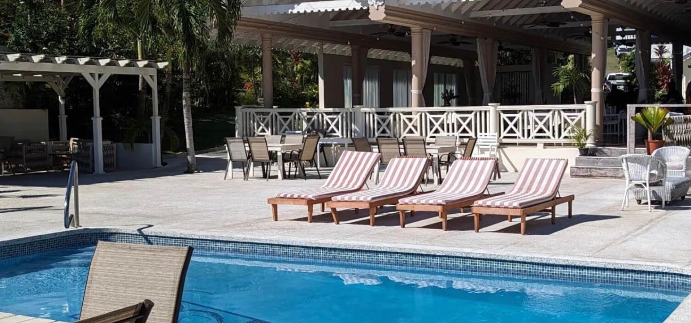 vacation-rentals/st-vincent-and-the-grenadines/st-vincent/india-and-villa-bay/beachcombers-hotel