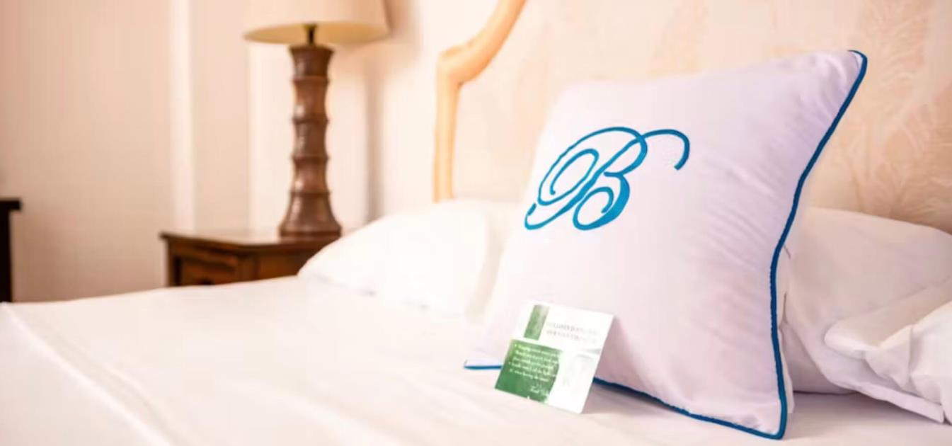 vacation-rentals/st-vincent-and-the-grenadines/st-vincent/india-and-villa-bay/beachcombers-hotel