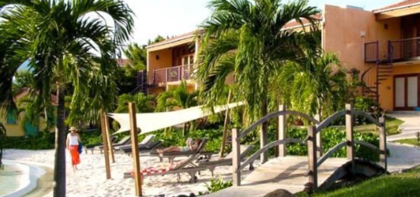 vacation-rentals/grenada/grenada-island/true-blue/blue-bay-tower-room