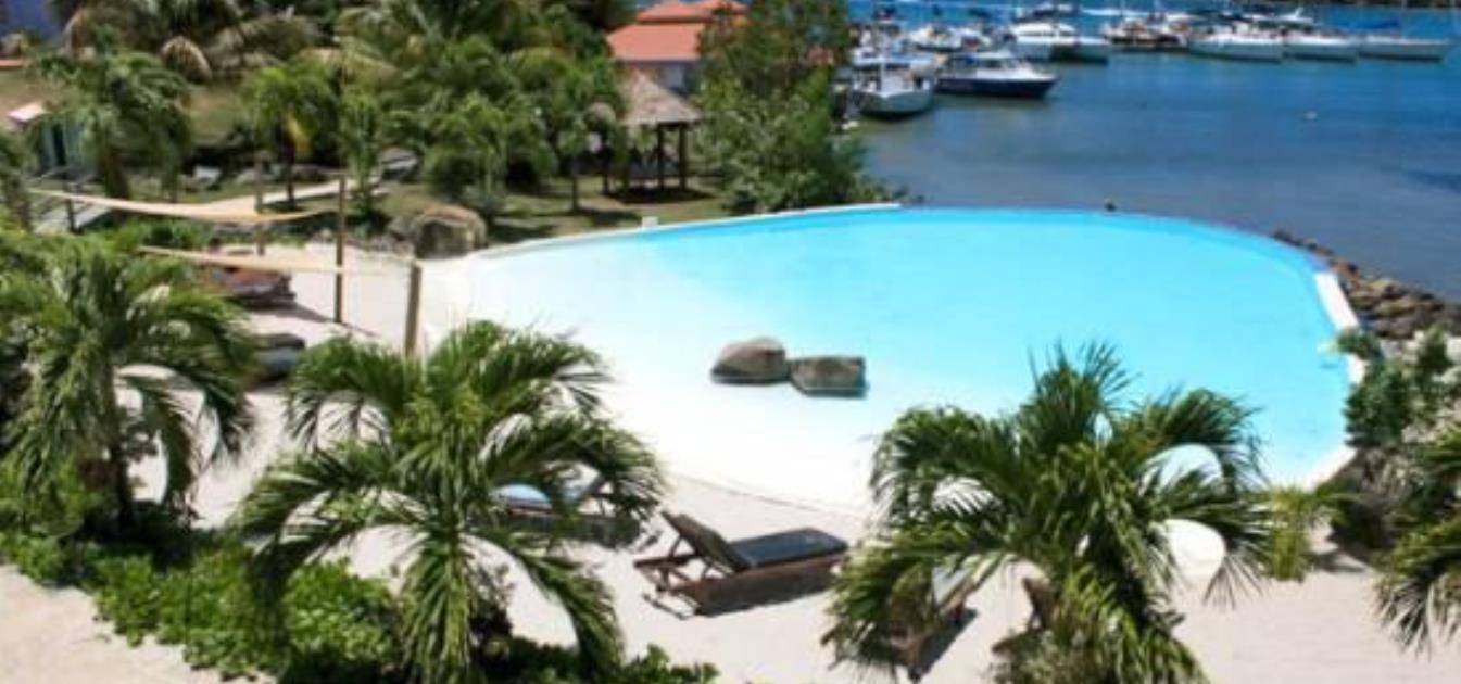 vacation-rentals/grenada/grenada-island/true-blue/blue-bay-tower-room