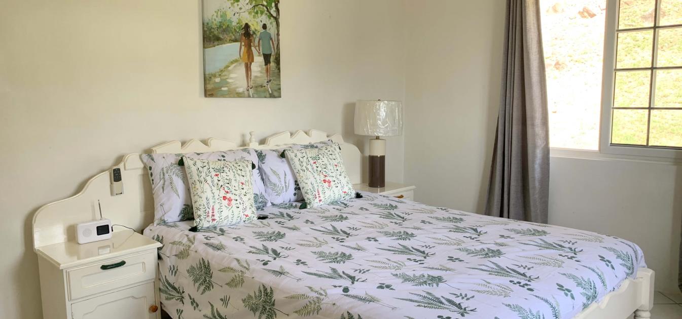 vacation-rentals/st-vincent-and-the-grenadines/bequia/friendship-bay/grenadines-view-villa