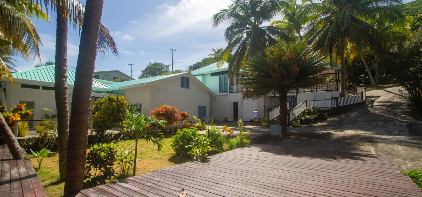 vacation-rentals/st-vincent-and-the-grenadines/bequia/friendship-bay/bequia-beachfront-estate-7-bedroom