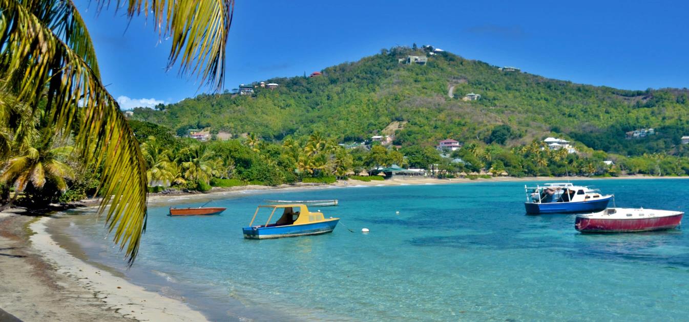 vacation-rentals/st-vincent-and-the-grenadines/bequia/friendship-bay/bequia-beachfront-estate-2-bedroom-apartment