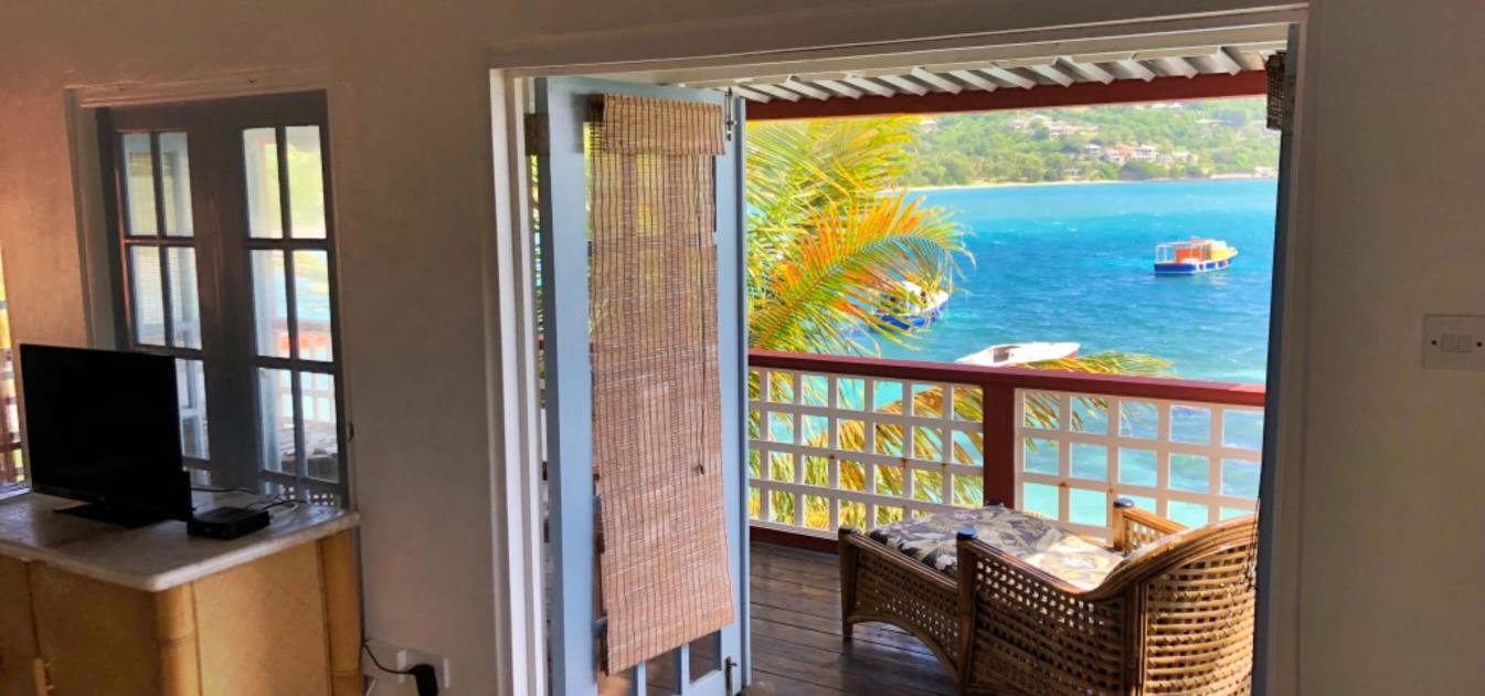 vacation-rentals/st-vincent-and-the-grenadines/bequia/friendship-bay/bequia-beachfront-estate-2-bedroom-apartment