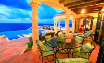 Amarilla Villa