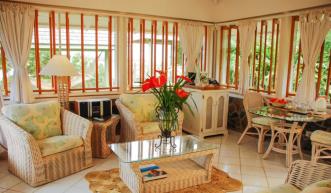 Young Island Luxury Suites 