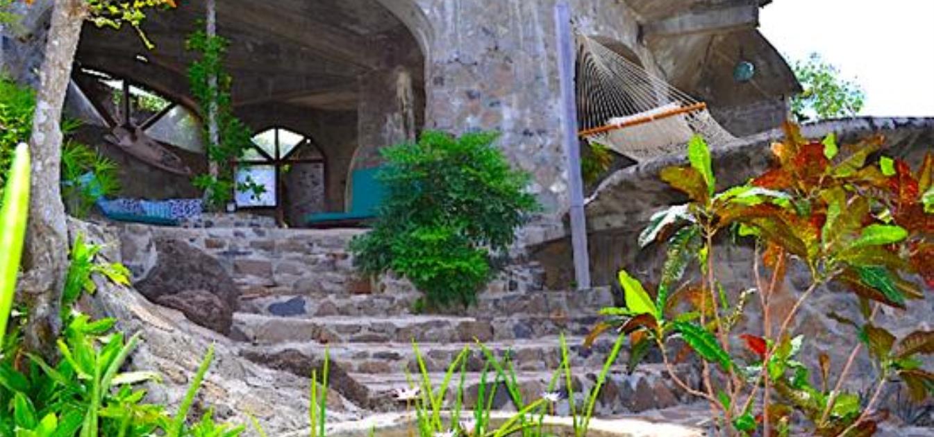 vacation-rentals/st-vincent-and-the-grenadines/bequia/moonhole/moonhole-eclipse