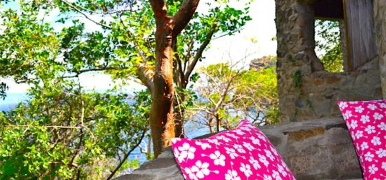 vacation-rentals/st-vincent-and-the-grenadines/bequia/moonhole/moonhole-eclipse