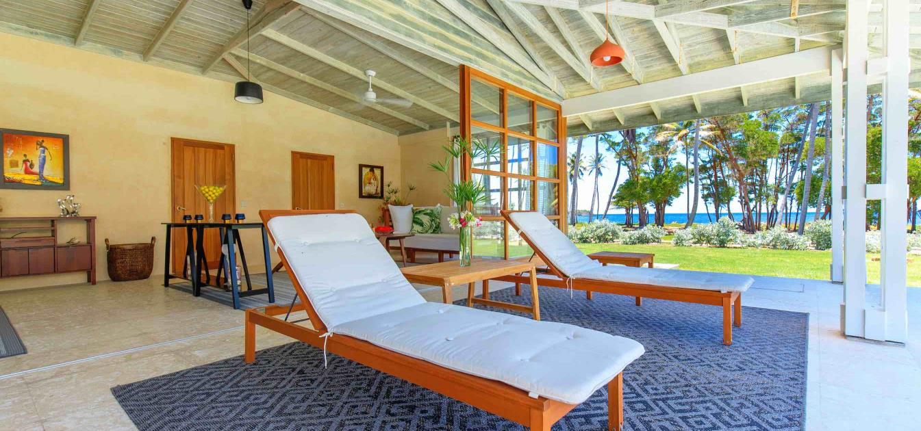 Firefly Beachfront Villa 2 Bed