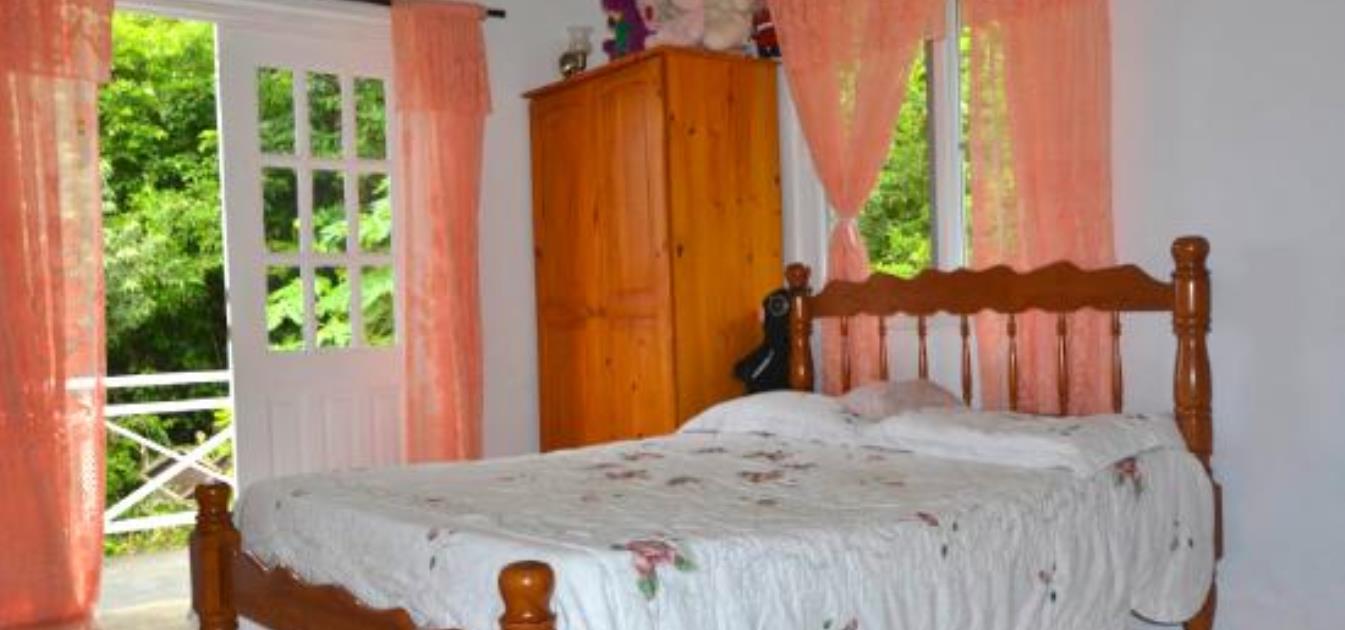 vacation-rentals/st-vincent-and-the-grenadines/bequia/hope-bay/cedar-villa