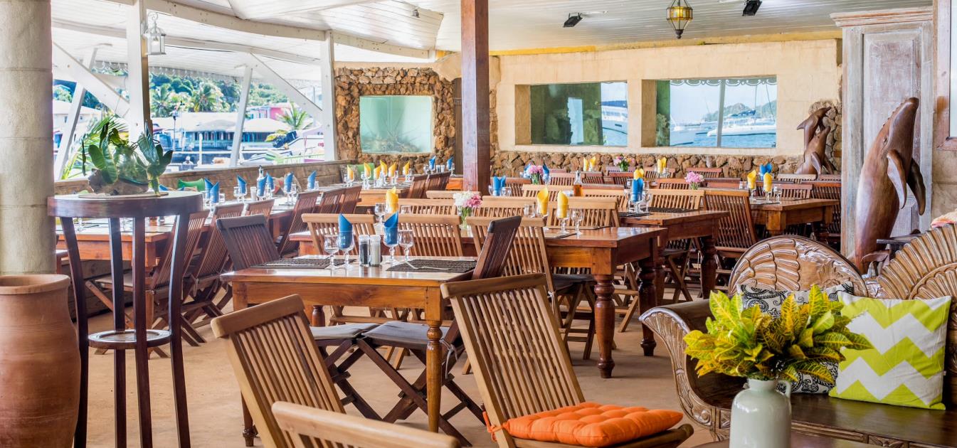 Waterfront Hotel & Restaurant Bougainvilla