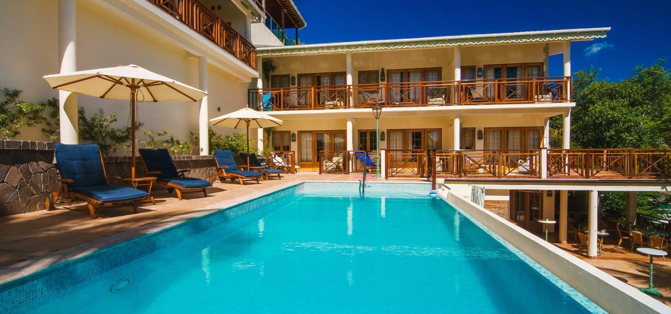 vacation-rentals/st-vincent-and-the-grenadines/bequia/friendship-bay/bequia-beach-hotel-family-suite