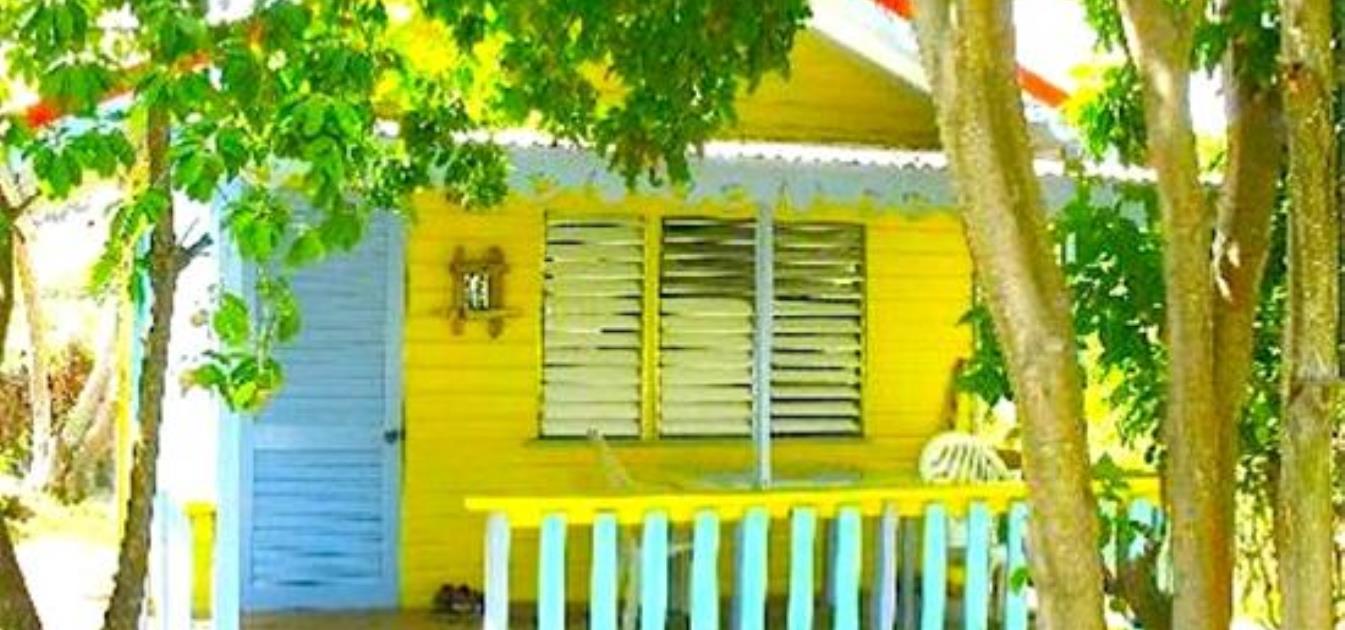 vacation-rentals/grenada/carriacou/point-saint-hilaire/bayaleau-yellow-cottage
