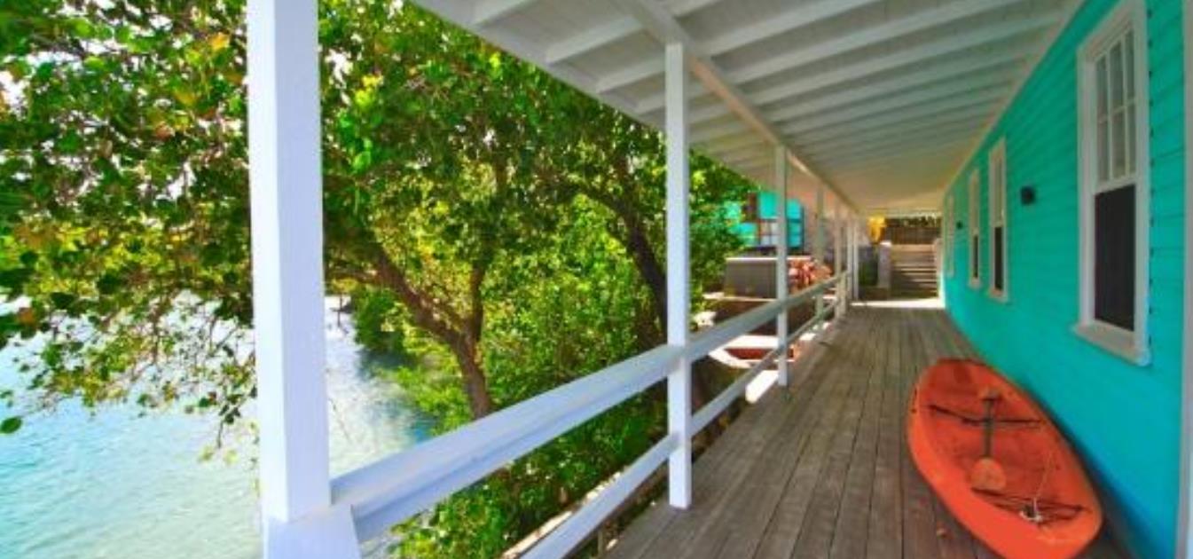 vacation-rentals/st-vincent-and-the-grenadines/st-vincent/ratho-mill/white-sands-luxury-dock-cottage