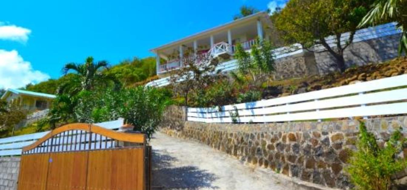 vacation-rentals/st-vincent-and-the-grenadines/bequia/friendship-bay/moondance-hideaway