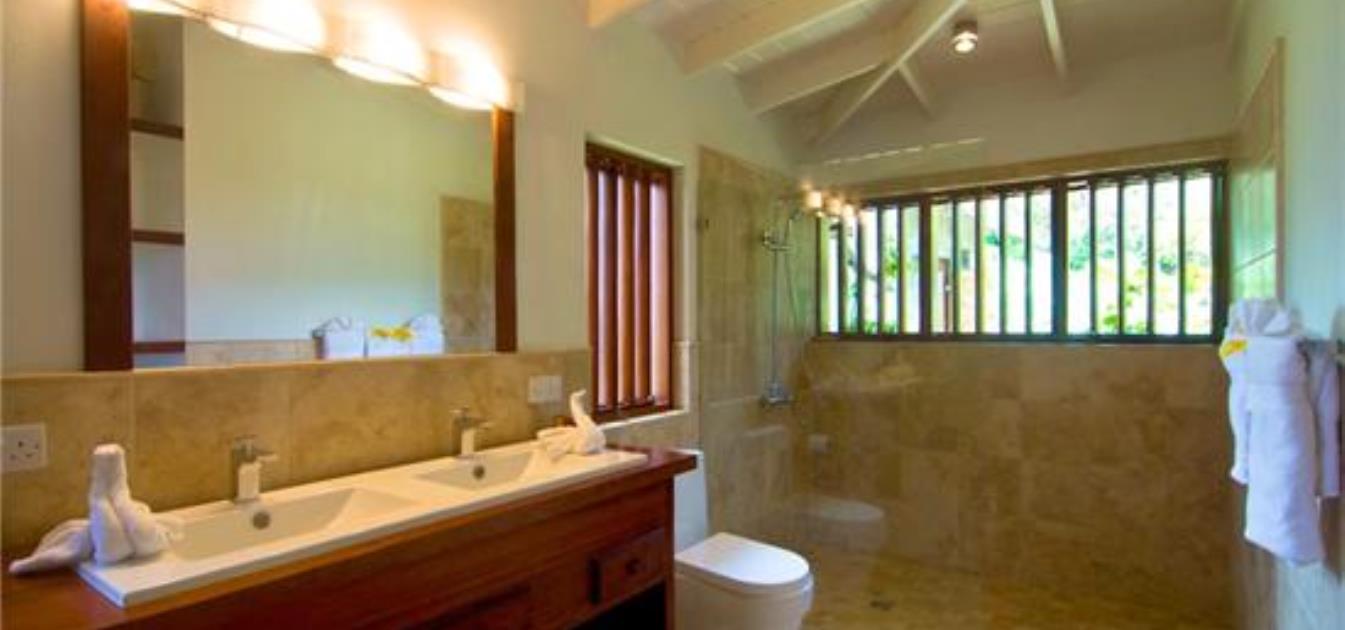 vacation-rentals/st-vincent-and-the-grenadines/bequia/crescent-bay/jamdown-upper-ocean-deck