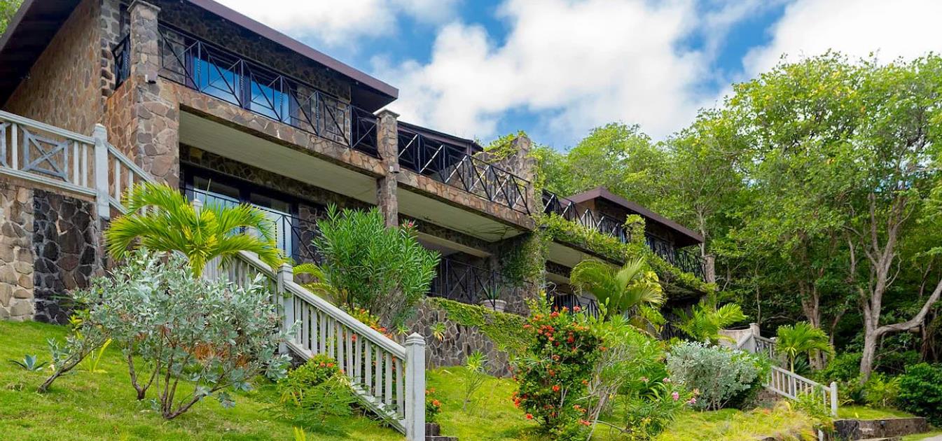 Private Villa Firefly Estate 12.4 Acres