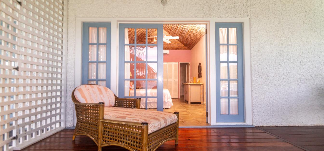 vacation-rentals/st-vincent-and-the-grenadines/bequia/friendship-bay/bequia-beachfront-estate-1-bedroom-apartment