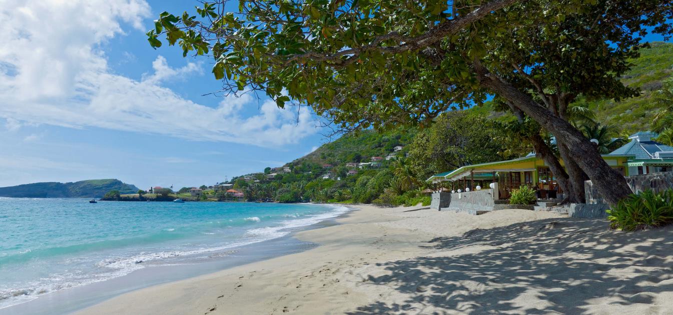 vacation-rentals/st-vincent-and-the-grenadines/bequia/friendship-bay/bequia-beach-hotel-beachfront-suite