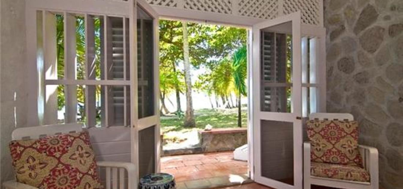 vacation-rentals/st-vincent-and-the-grenadines/bequia/crescent-bay/sugar-reef-beachfront-rooms