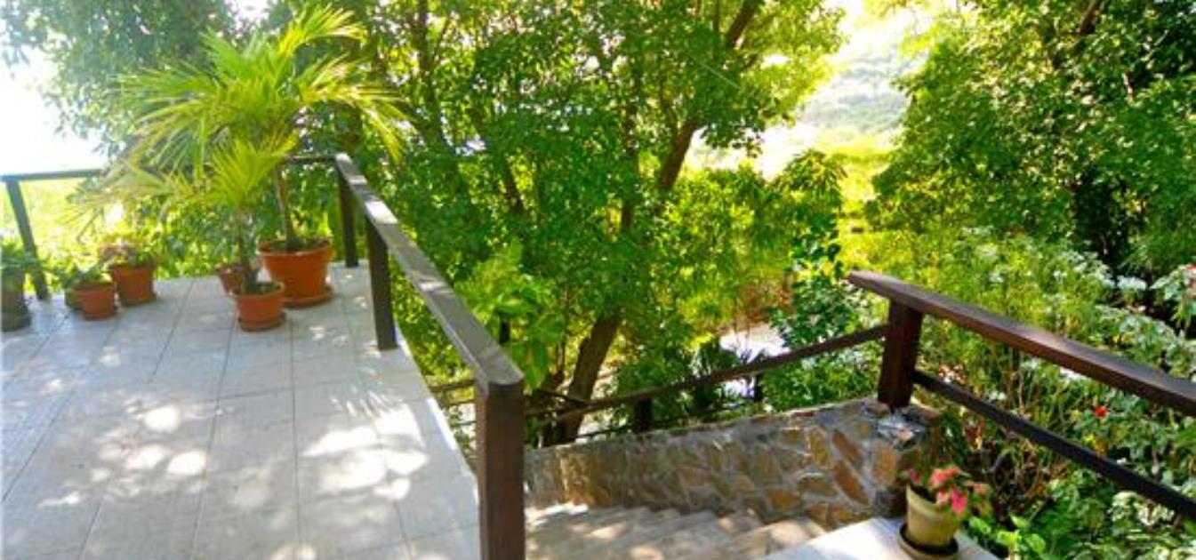 vacation-rentals/st-vincent-and-the-grenadines/bequia/friendship-bay/seahigh-house
